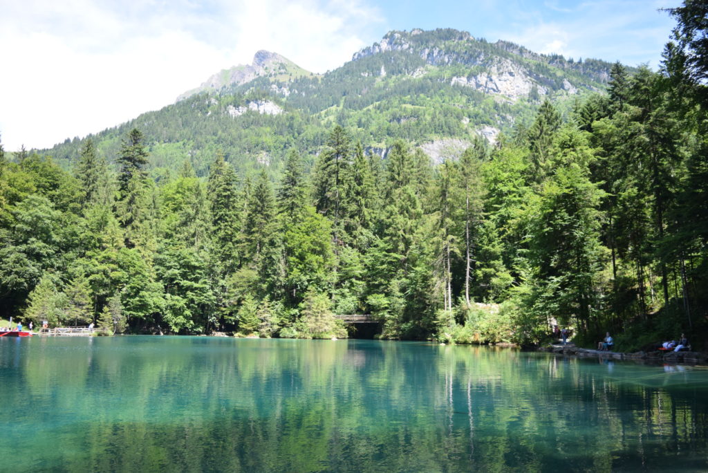 Blausee, o lago azul da Suíça.